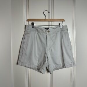 Lands end men’s khaki shorts. Size 32.